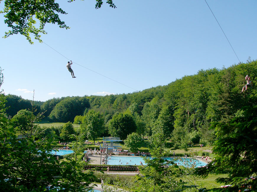 Freizeitpark Betzenstein, Seilbahnen &uuml;bers Freibad