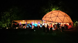 Abenteuerwerkstatt Eventgel&auml;nde bei nacht